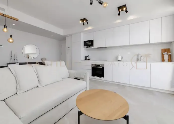 Luxury Penthouse - Rooftop Pool - 100m To The Sea *